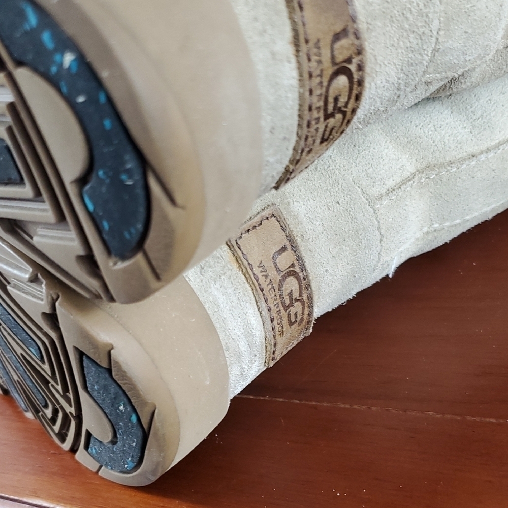 UGG Cream Suede Boots - 5 - Picture 10 of 13